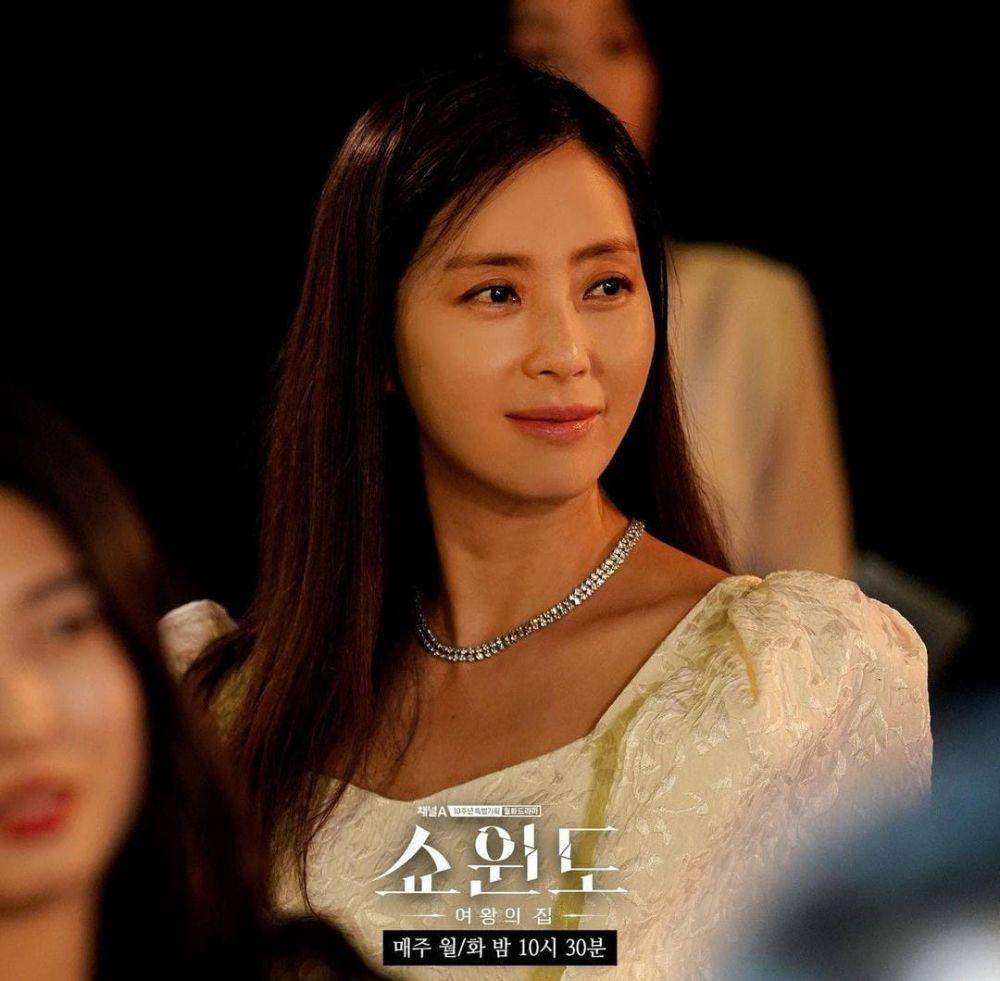 Song Yoon Ah di drama Show Window: The Queen's House (instagram.com/channela_insta)
