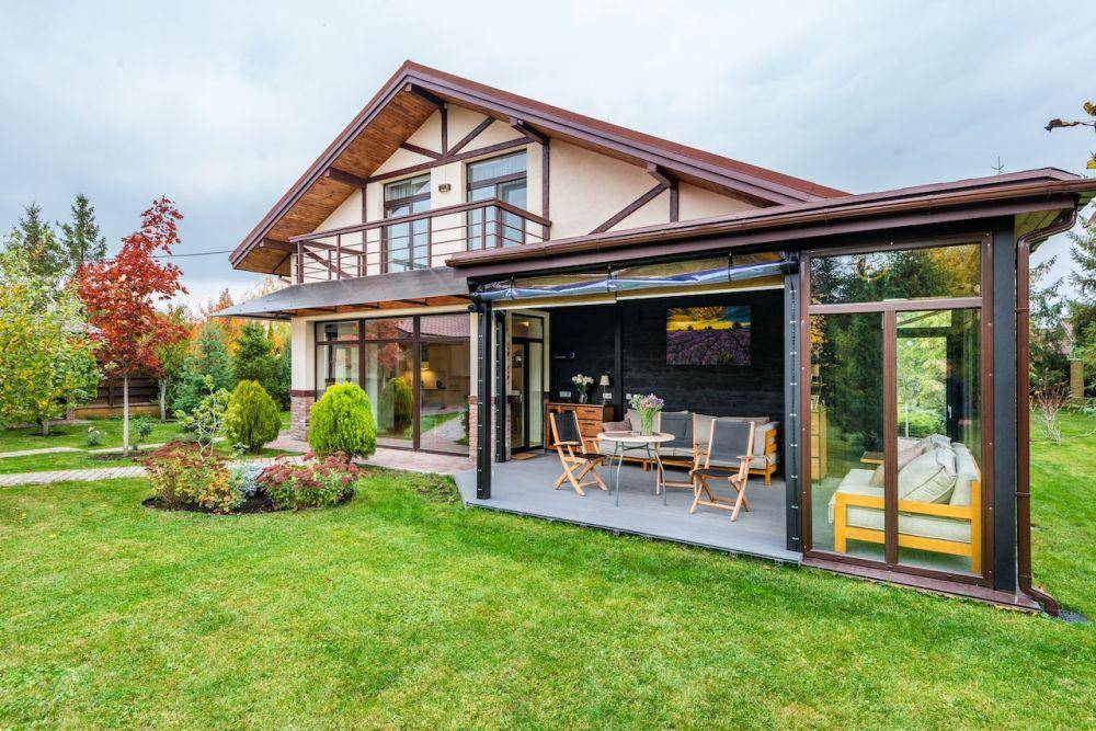 Desain tiang teras rumah (pexels.com/Max Vakhtbovych)