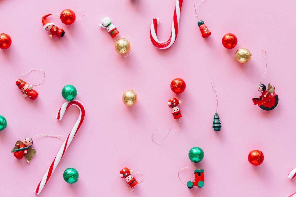 permen tongkat untuk dekorasi Natal (pexels.com/Nataliya Vaitkevich)