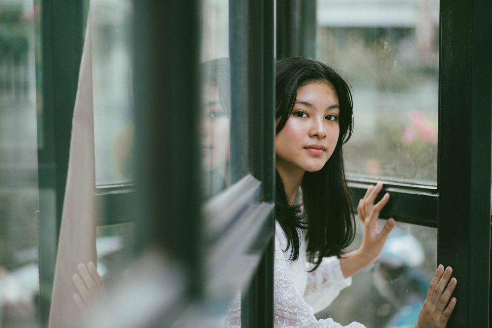 ilustrasi wanita berpikir positif (pexels.com/denniz futalan)
