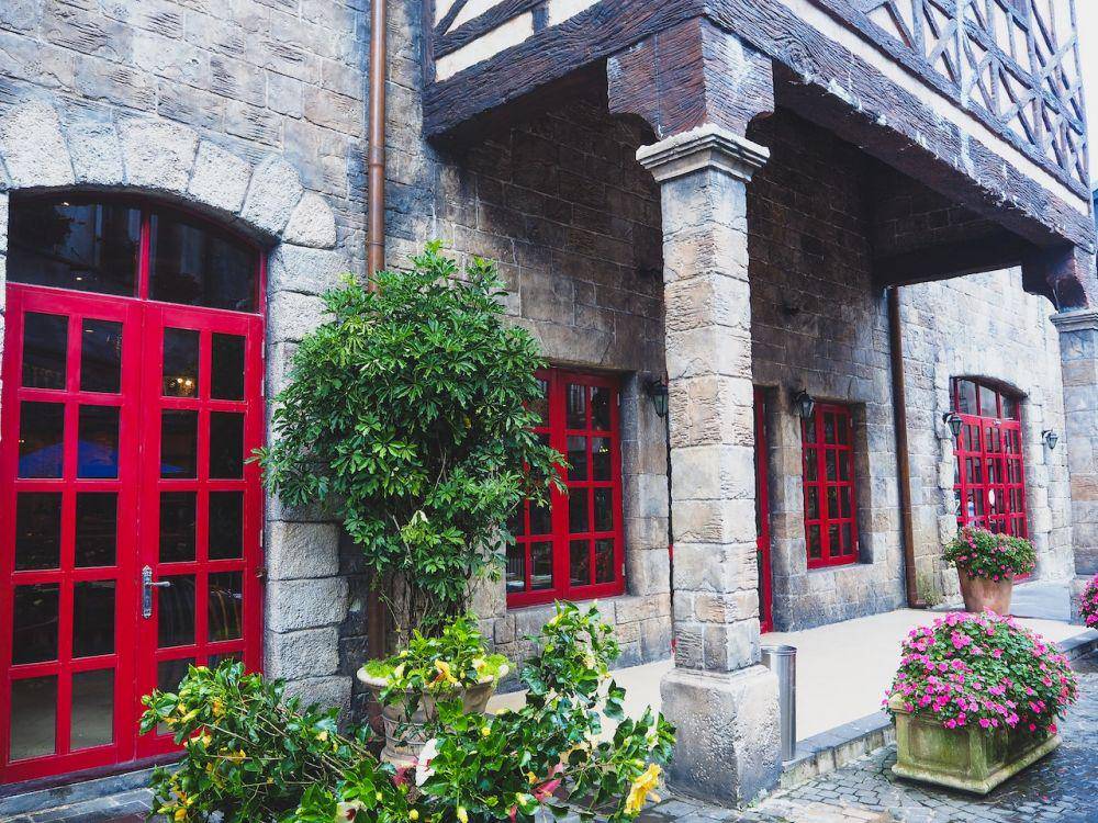 Desain tiang teras rumah (pexels.com/Ryutaro Tsukata)