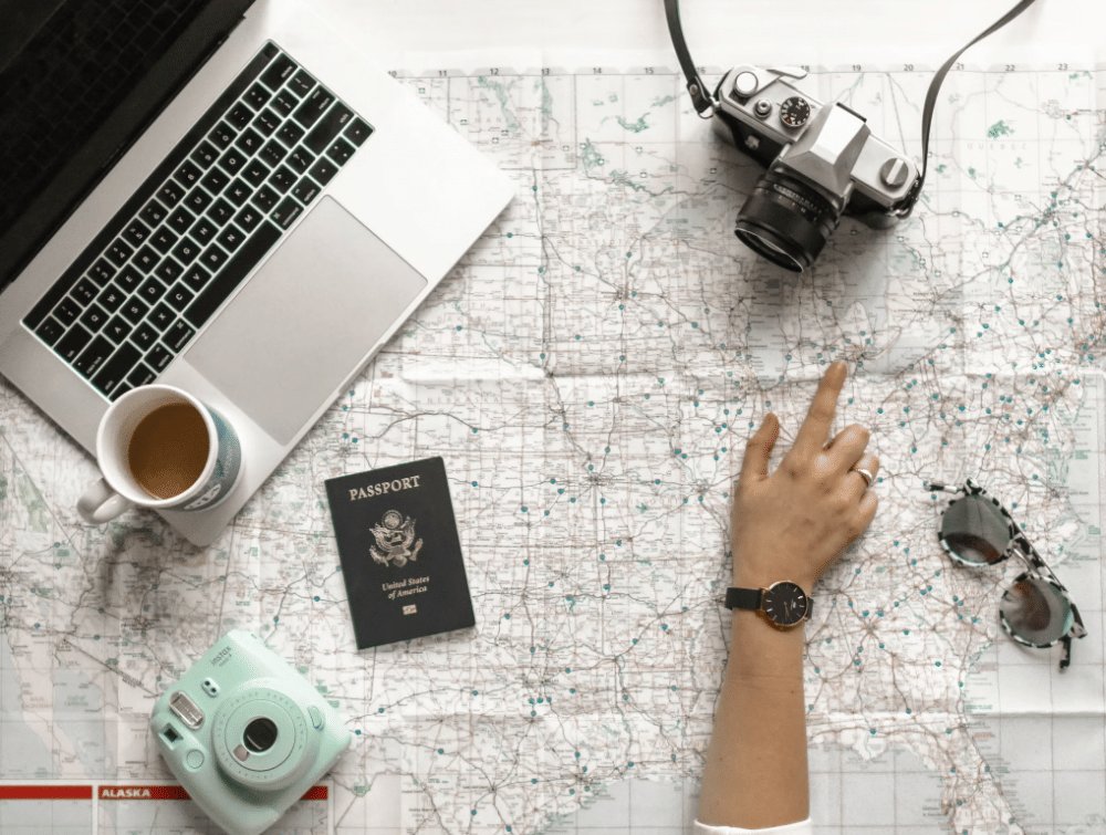 [QUIZ] Dari Kuis Ini, Kami Tahu Gadget yang Kamu Perlukan Saat Traveling