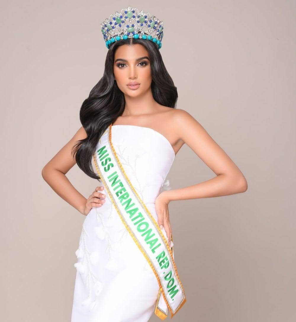 Celinee Santos (instagram.com/celineesantosfriass)