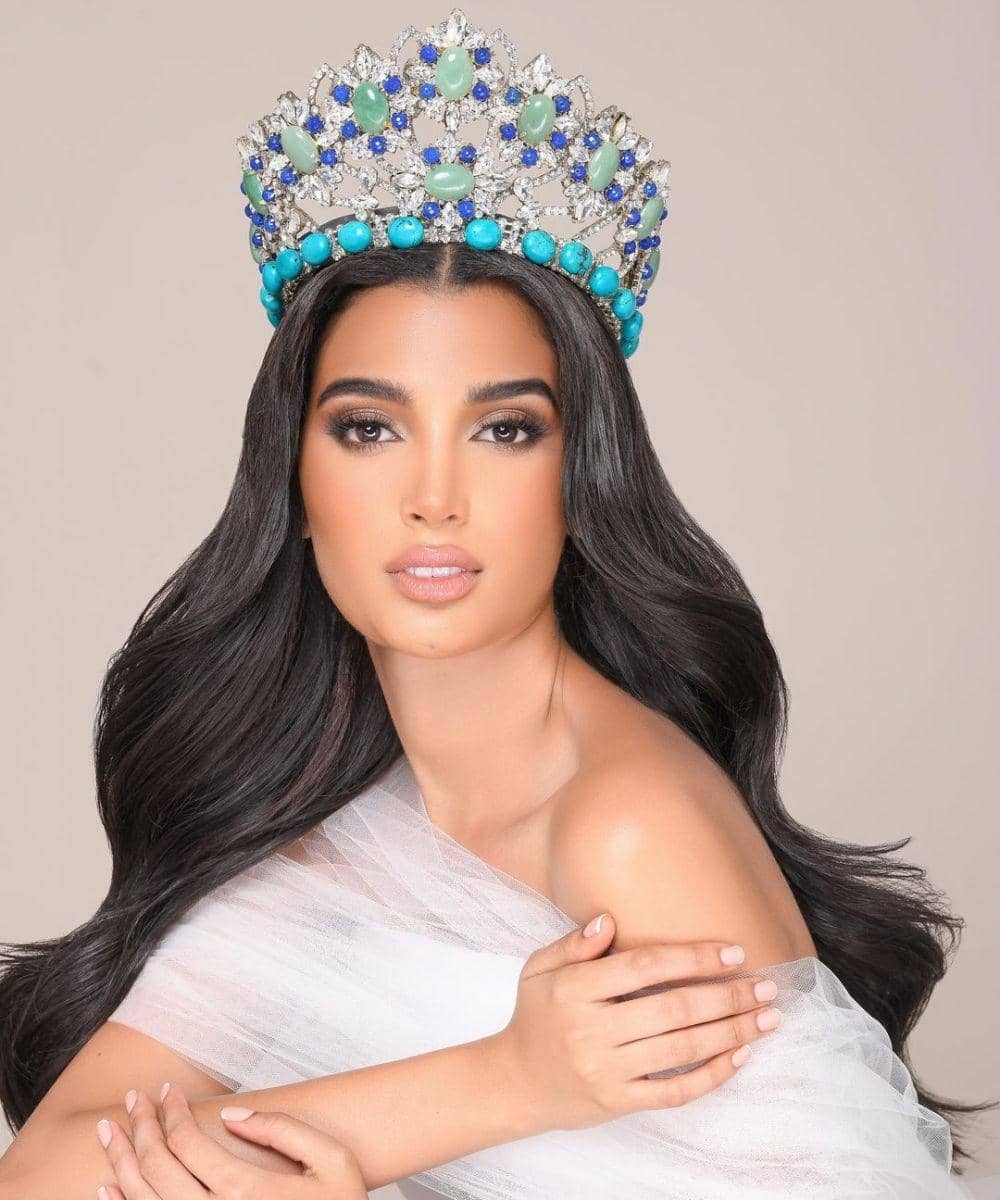 Celinee Santos (instagram.com/celineesantosfriass)