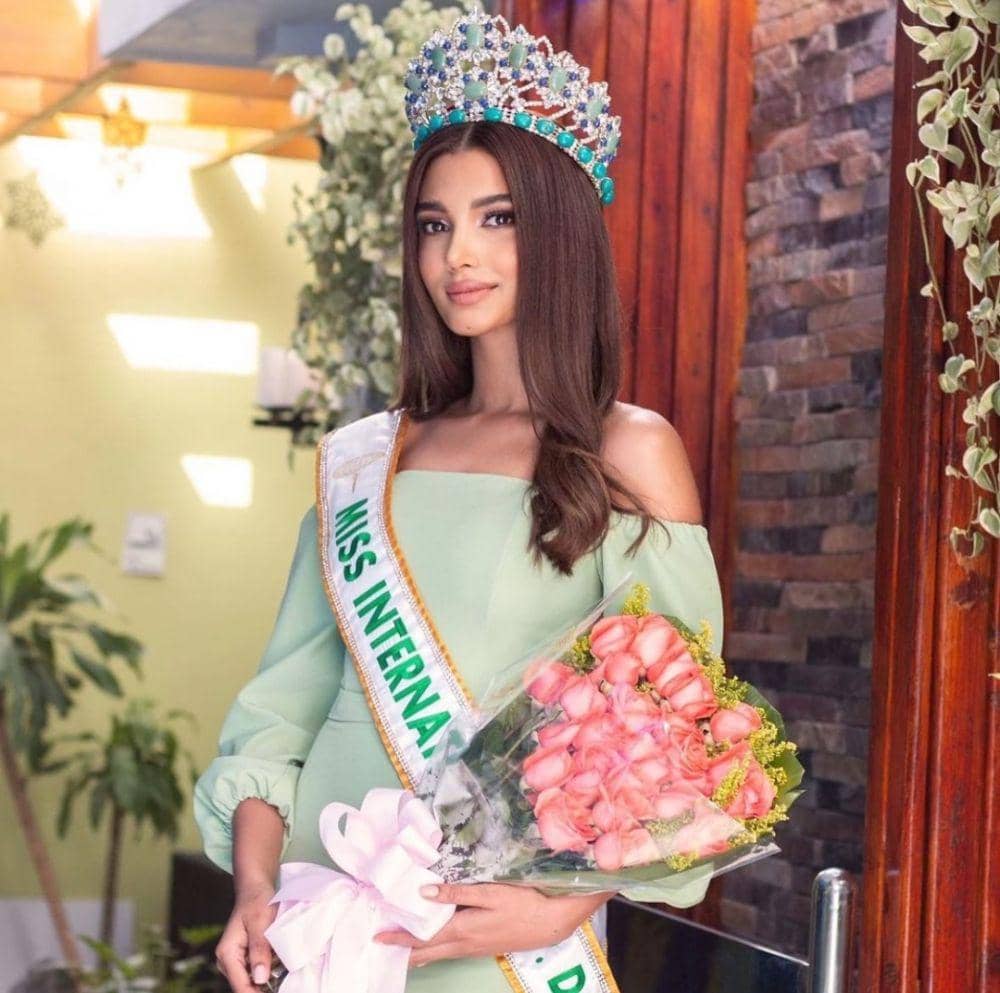 Celinee Santos (instagram.com/celineesantosfriass)