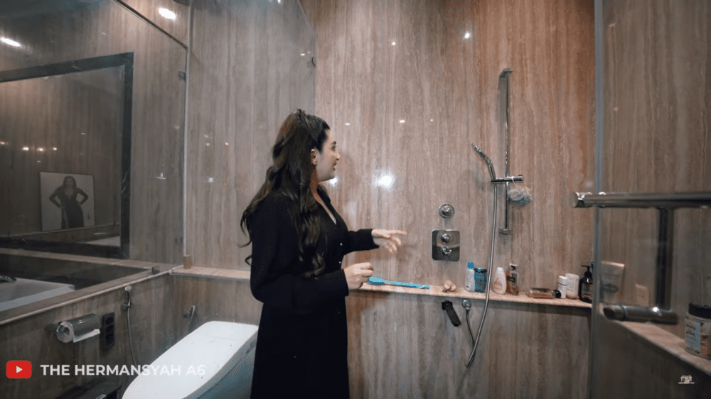 potret kamar mandi Anang dan Ashanty (youtube.com/The Hermansyah A6)