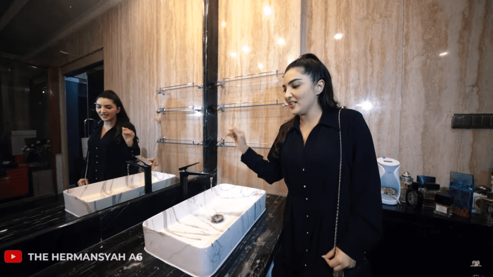 potret kamar mandi Anang dan Ashanty (youtube.com/The Hermansyah A6)