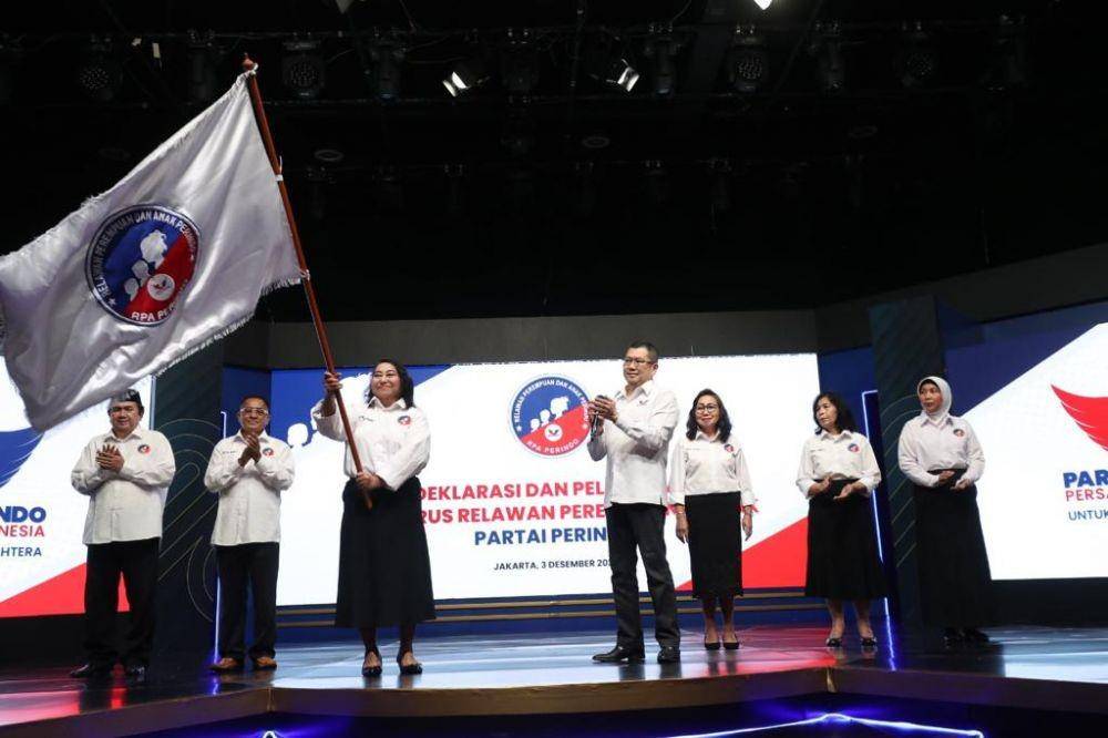 Ketua Umum Perindo, Hary Tanoesoedibjo melantik organisasi sayap Relawan Perempuan dan Anak (dok. Perindo)