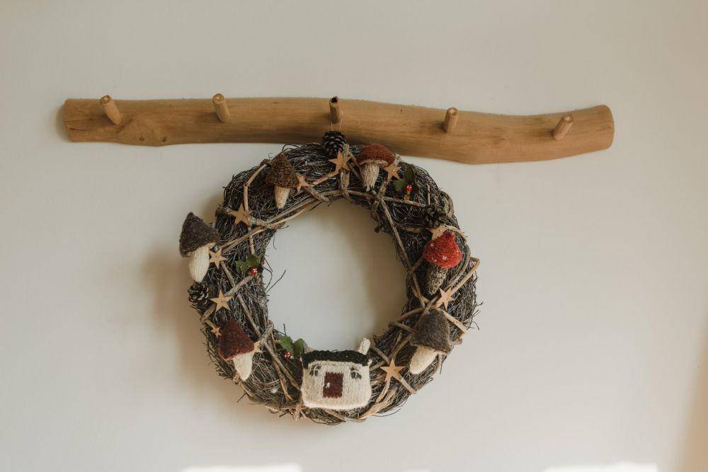 Ilustrasi Christmas wreath (pexels.com/Arina Krasnikova)