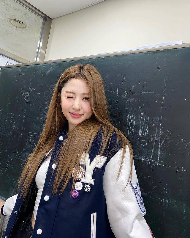 Jake ENHYPEN (instagram.com/enhypen)l Yunjin LE SSERAFIM (instagram.com/jenaissante)