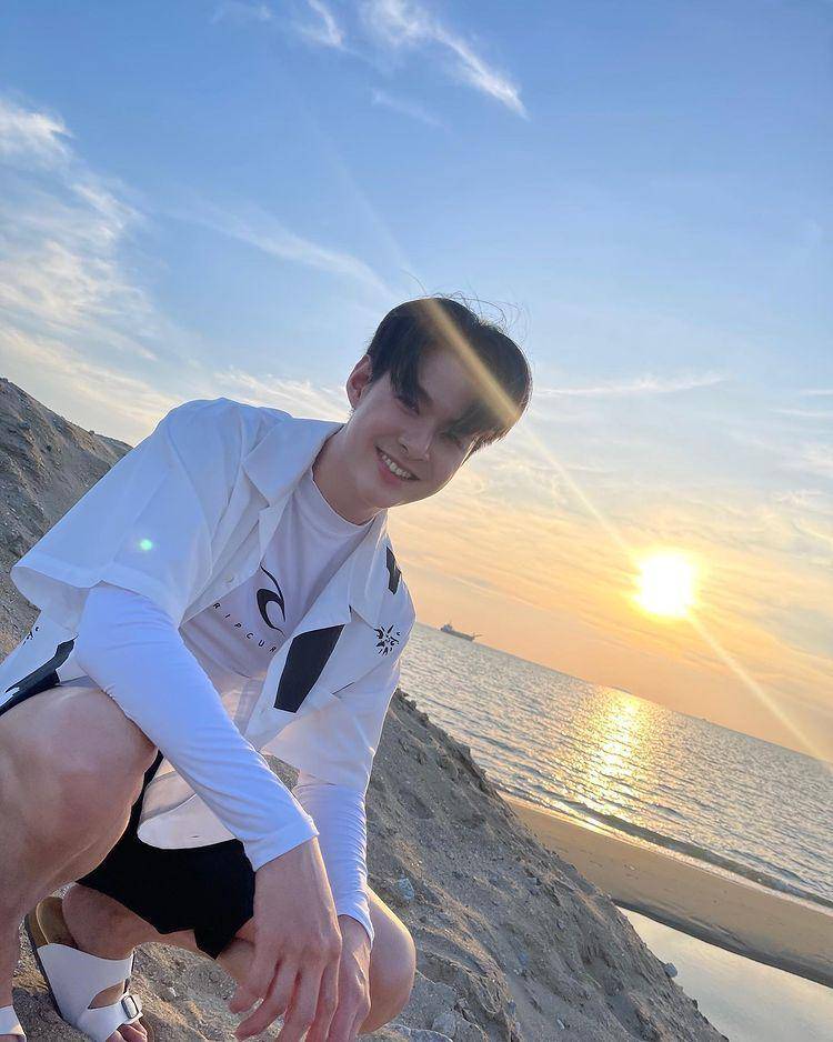 Saint Suppapong (instagram.com/saintsup)