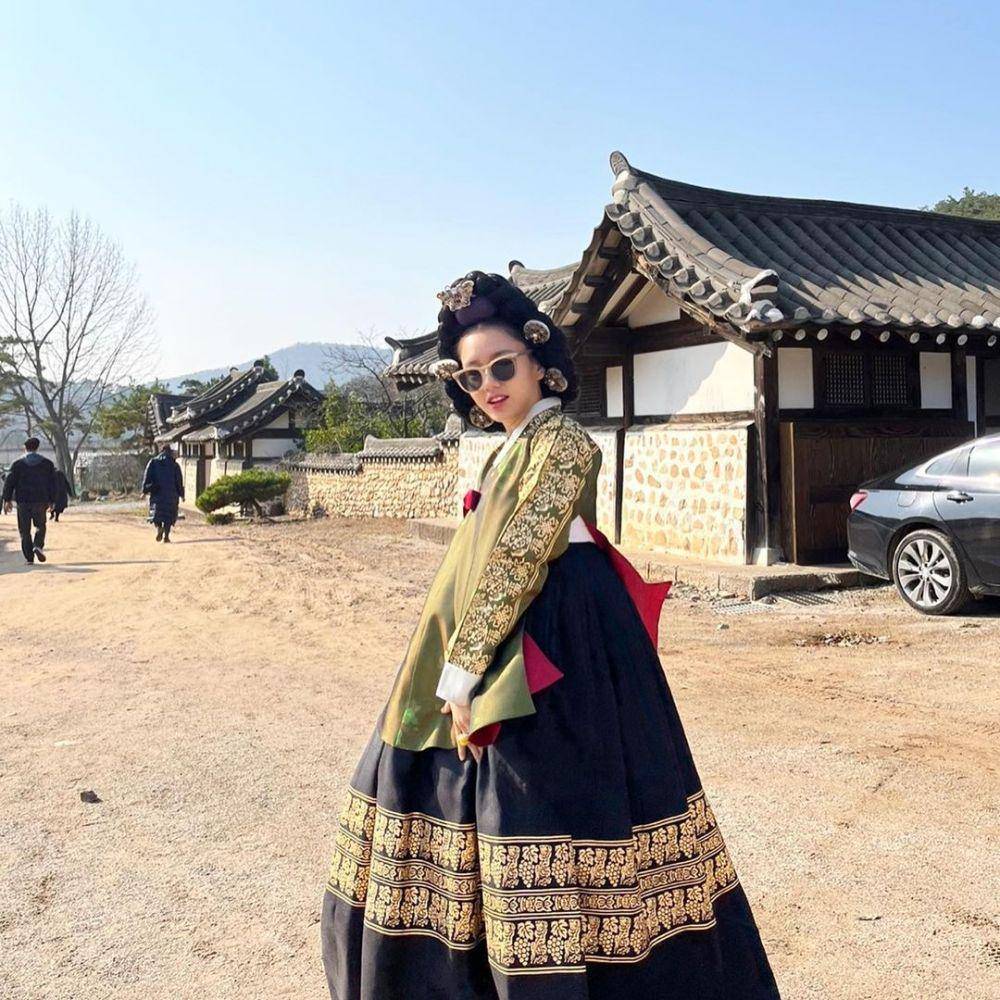potret Ahn Eun Jin di balik layar film The Owl (instagram.com/eunjin___a)