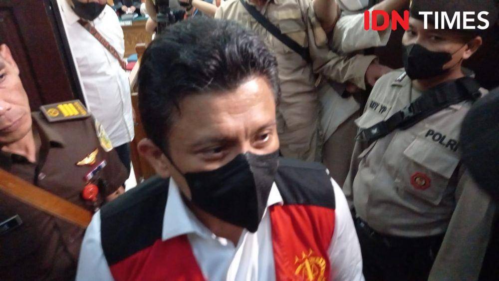Ferdy Sambo, terdakwa kasus pembunuhan Brigadir J, usai jalani sidang lanjutan pada Selasa (6/12/2022). (IDN Times/Aryodamar)