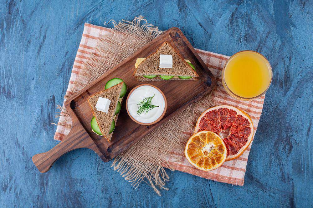 ilustrasi sandwich (freepik.com/azerbaijan_stockers)