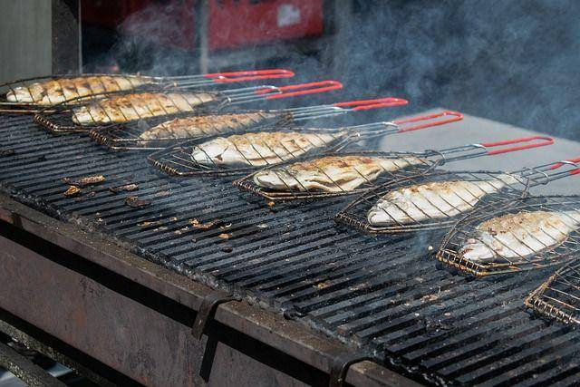 ilustrasi memasak ikan bakar bumbu kuning (pixabay.com/StevenWhip)