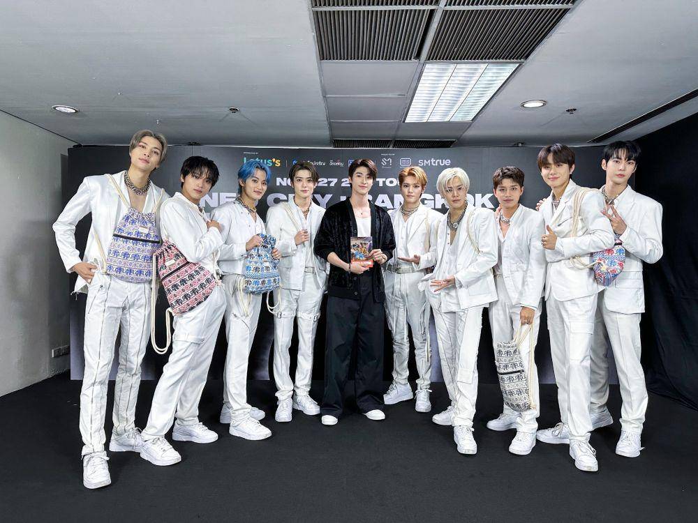 potret Blue Pongtiwat hadiri konser NCT 127 di Thailand (instagram.com/blue_pongtiwat)