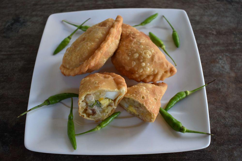5 Pendamping Gorengan Pastel yang Bikin Rasanya Makin Lezat
