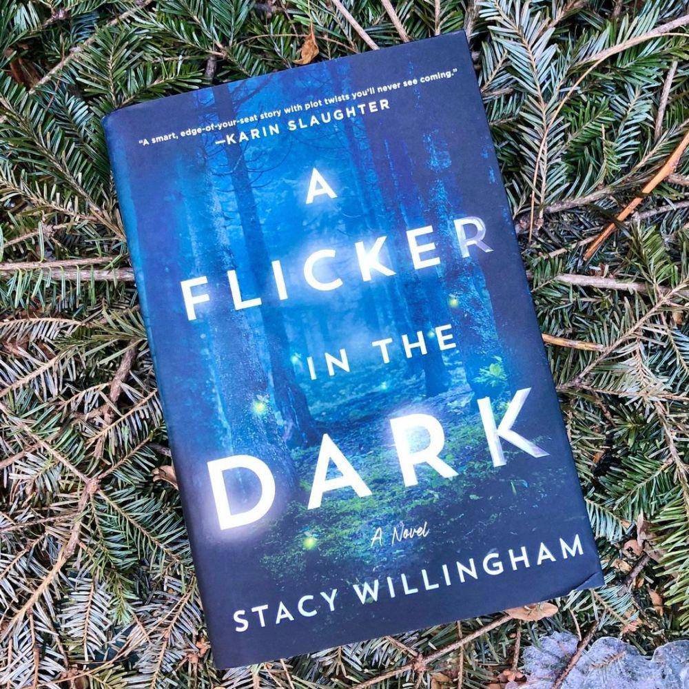 A Flicker in the Dark karya Stacy Willingham (instagram.com/minotaur_books)