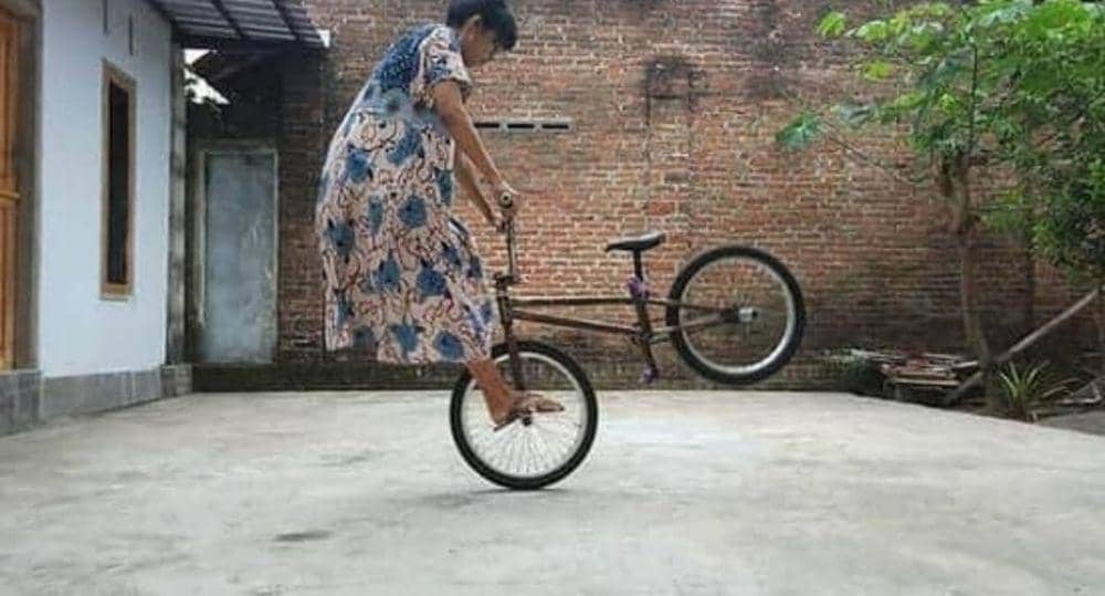 kelakuan emak-emak yang tak biasa (Sukijan.id)