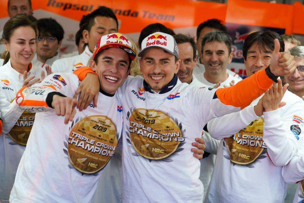 Marc Marquez dan Jorge Lorenzo saat memperkuat Repsol Honda pada musim 2019. (motogp.com)