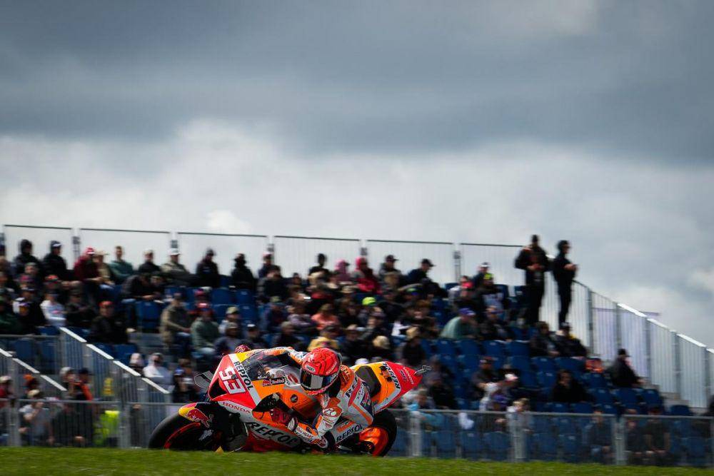 Marc Marquez memacu motor pada pekan balap GP Australia 2022. (motogp.com)