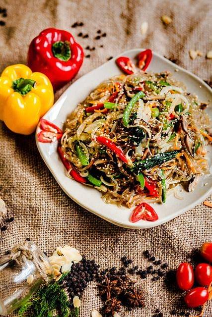 Ilustrasi olahan bihun (pixabay.com/LanneauStudio)