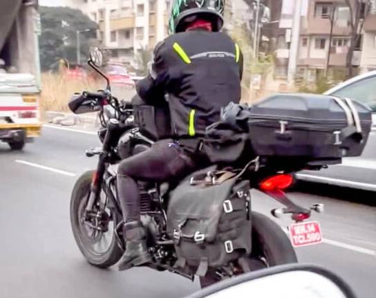 Tampilan motor terlihat sporty dari belakang (Rushlane.com)