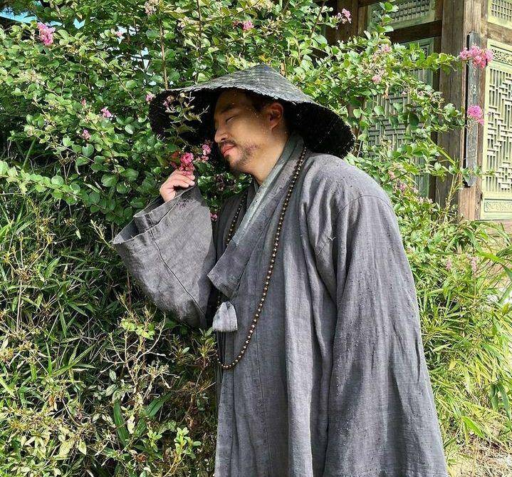 Tae Won Seok di balik layar Under the Queen's Umbrella (instagram.com/tae_won_seok)