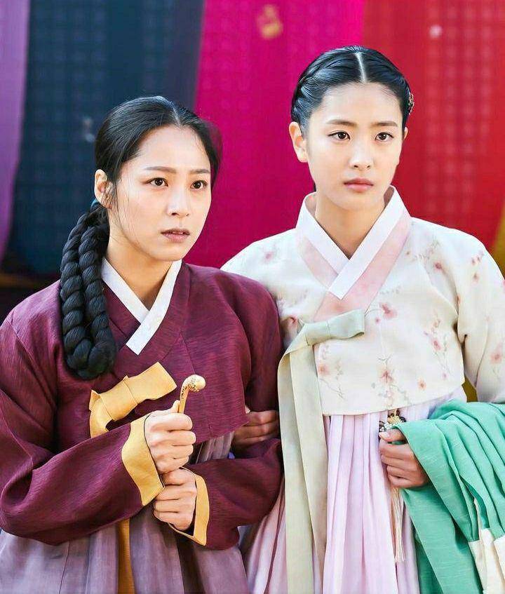 Park Sang Hyun dan Oh Ye Ju di Under the Queen's Umbrella (instagram.com/hs_kim_95)