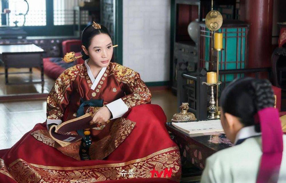 Kim Hye Soo di drama Under The Queen's Umbrella (instagram.com/tvn_drama)