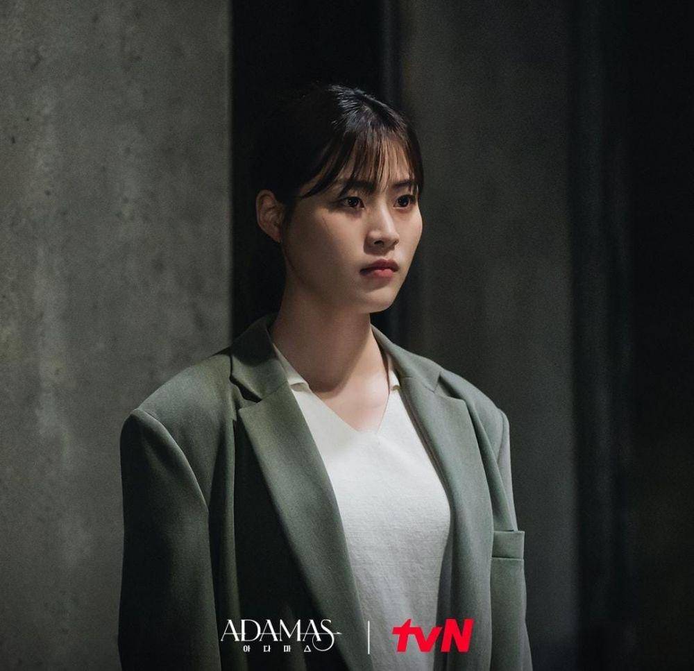 Lee Soo Kyung di drama Adamas (instagram.com/tvn_drama)