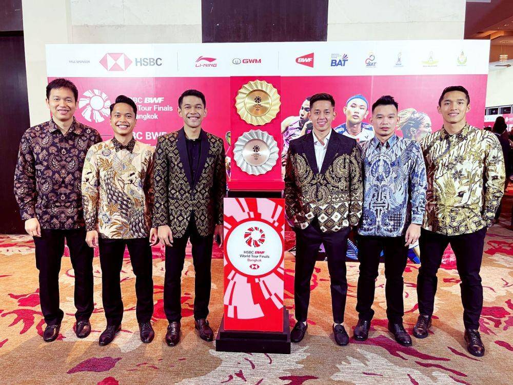 Hendra Setiawan, Anthony Sinisuka Ginting, Fajar Alfian, Muhammad Rian Ardianto, Rinov Rivaldy, dan Jonatan Christie di gala dinner BWF World Tour Finals 2022 (dok. PP PBSI)