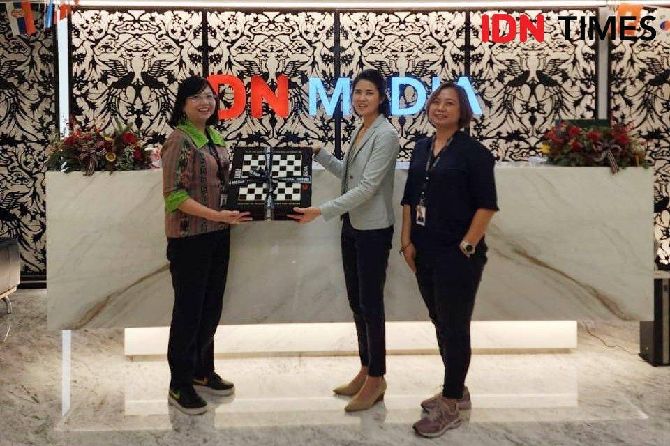 Caroline Riady, CEO Siloam Hospital Group kunjungi kantor IDN Media HQ pada Selasa (6/12/2022). (IDN Times/Aldila Muharma)