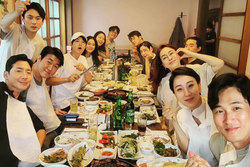 potret pemain Reborn Rich di luar syuting (instagram.com/kimdohyun_action)