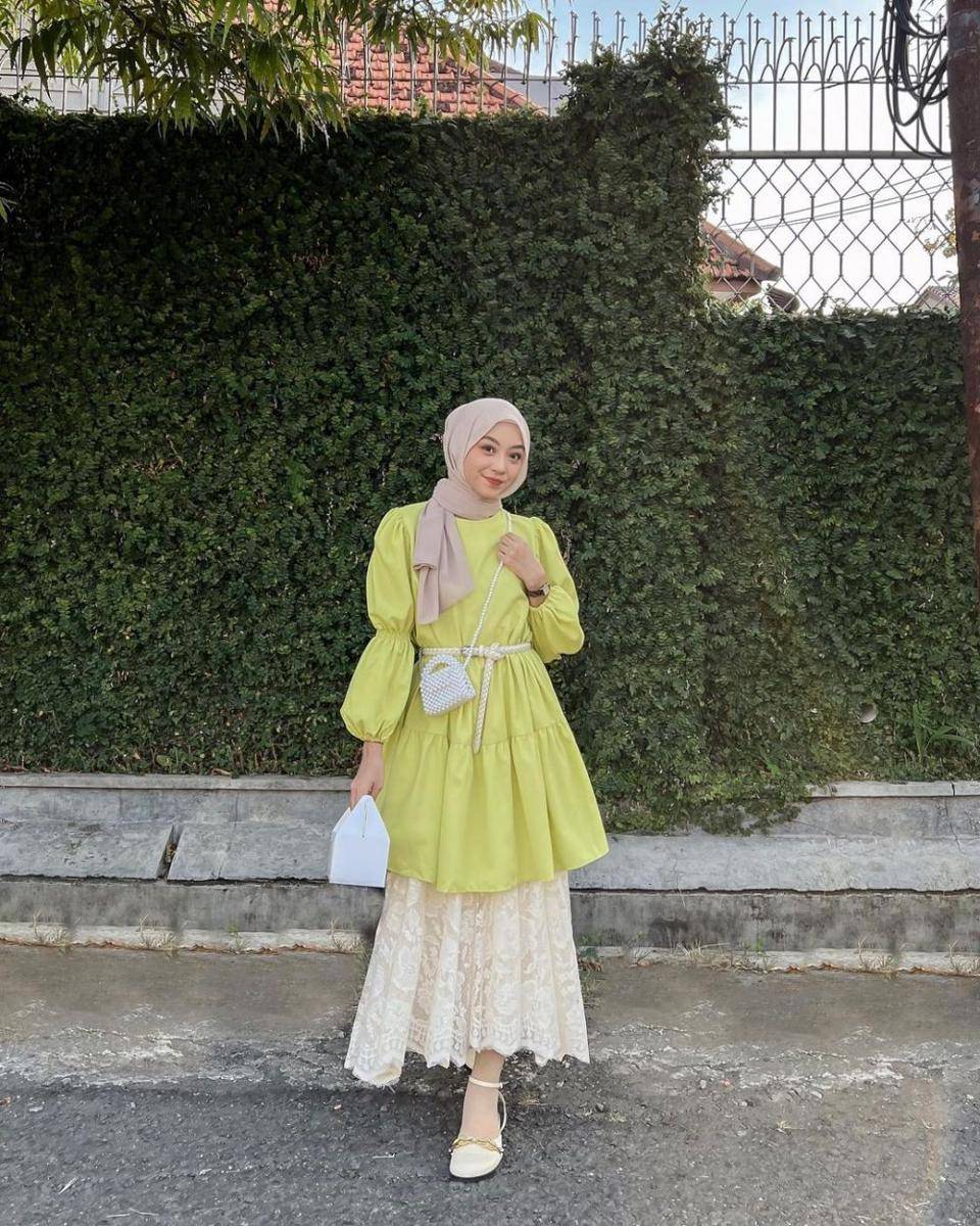 Outfit kondangan simple. (instagram.com/meiraniap)