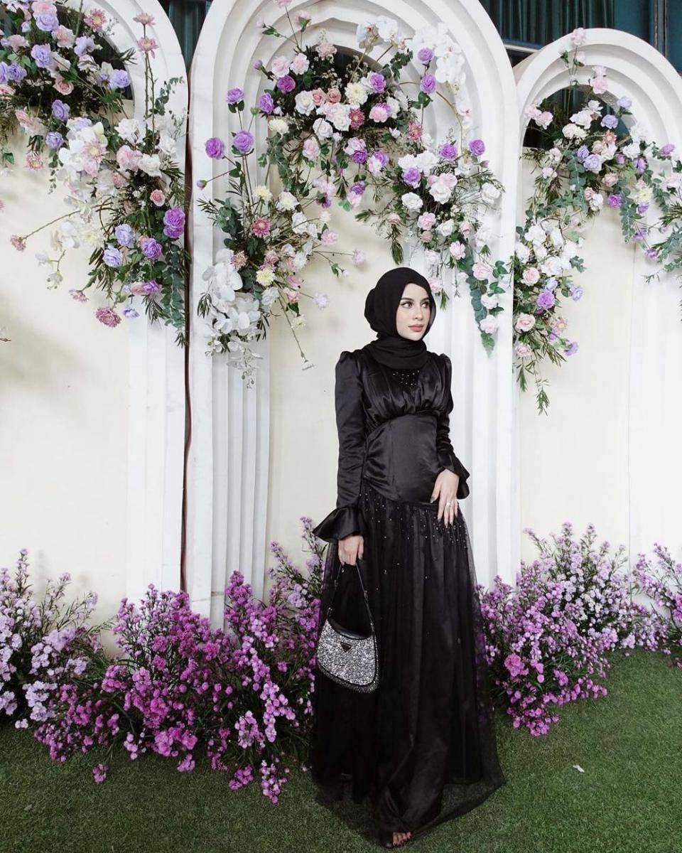 Outfit kondangan simple. (instagram.com/emyaghnia)