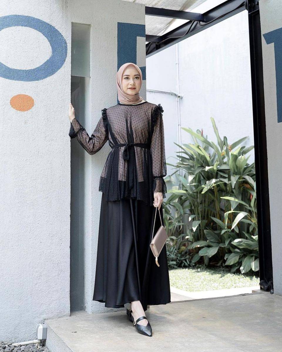 Outfit kondangan hijab. (insatgram.com/bahjatina)