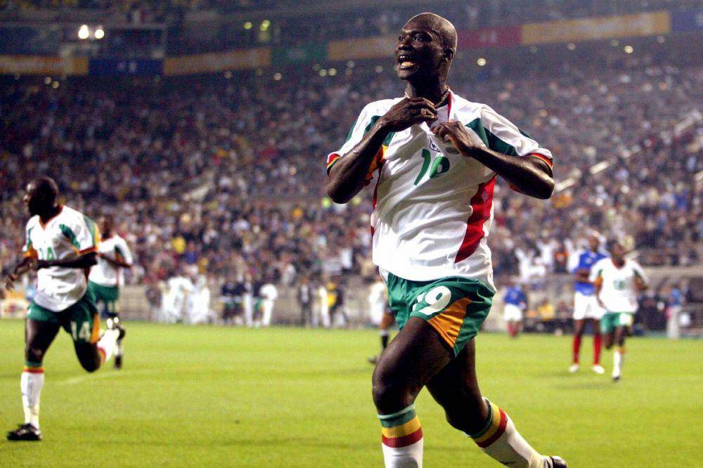 Papa Bouba Diop pada Piala Dunia 2002 (twitter.com/fifacom_fr)