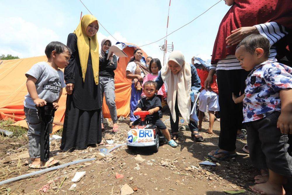 PT Bank Rakyat Indonesia (Persero) Tbk atau BRI terus memastikan kondisi warga terdampak bisa kembali pulih melalui berbagai bantuan yang telah disalurkan. (Dok. BRI)