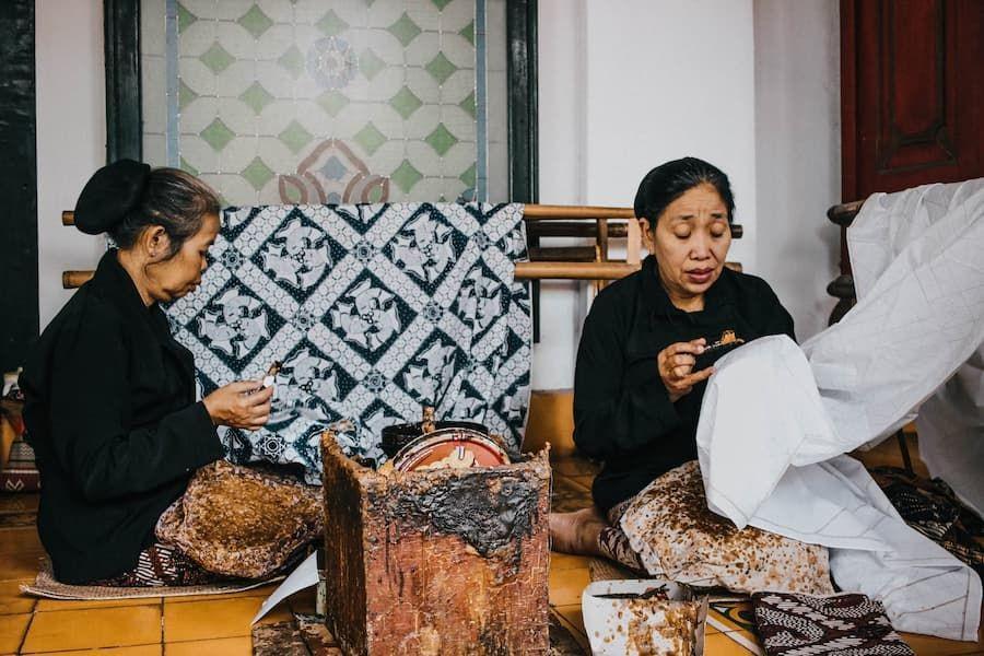 Kenapa Batik Parang Tidak Boleh Dipakai di Acara Pernikahan?