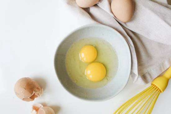 ilustrasi putih telur (pexels.com/polinatankilevitch)