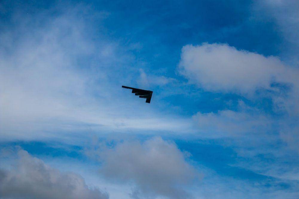 potret B-2 Spirit yang sedang mengudara (unsplash.com/Dylan McLeod)