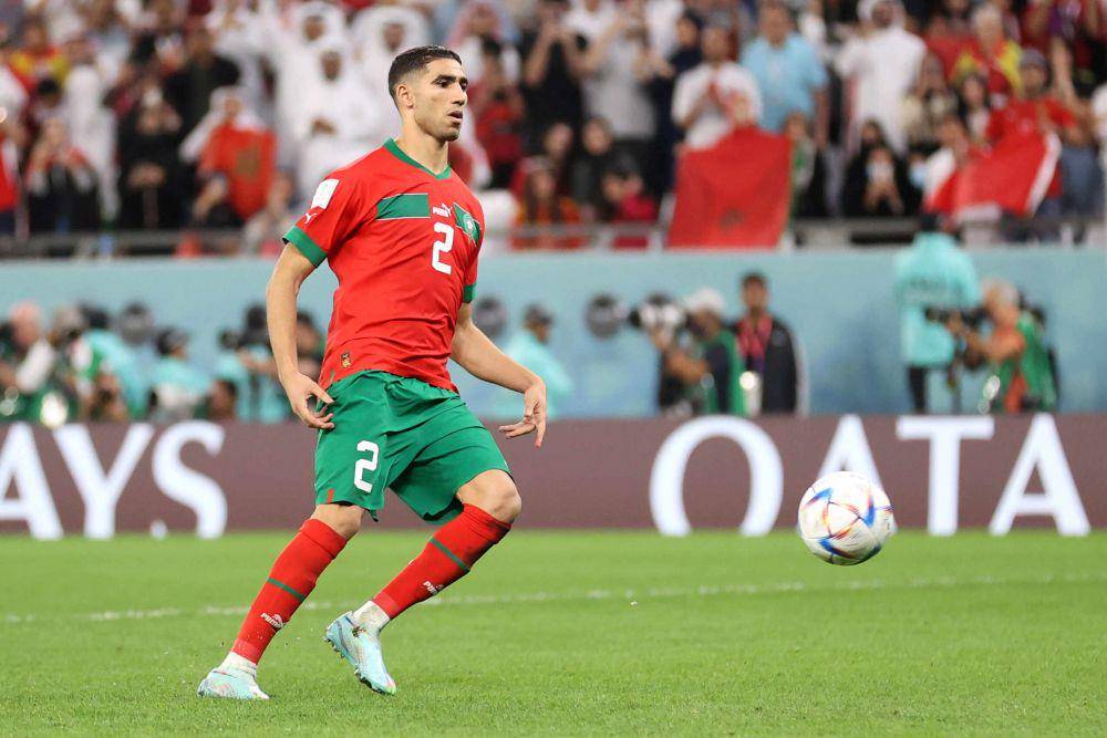 Achraf Hakimi melakukan tendangan panenka pada laga 16 besar melawan Spanyol di Piala Dunia 2022. (twitter.com/FIFAWorldCup)