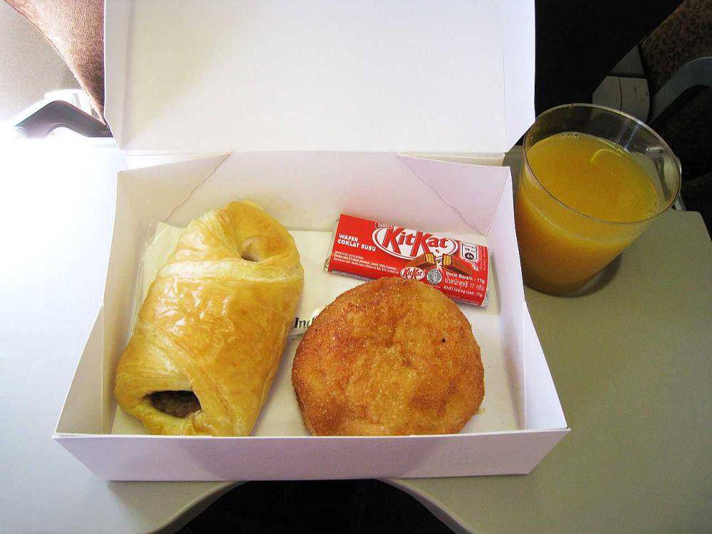 camilan snack box (commons.wikimedia.org/Gunawan Kartapran)