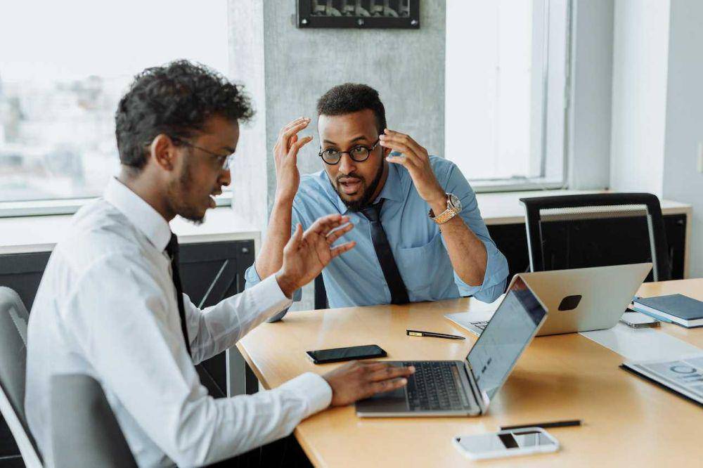ilustrasi suasana kerja (pexels.com/Thirdman)