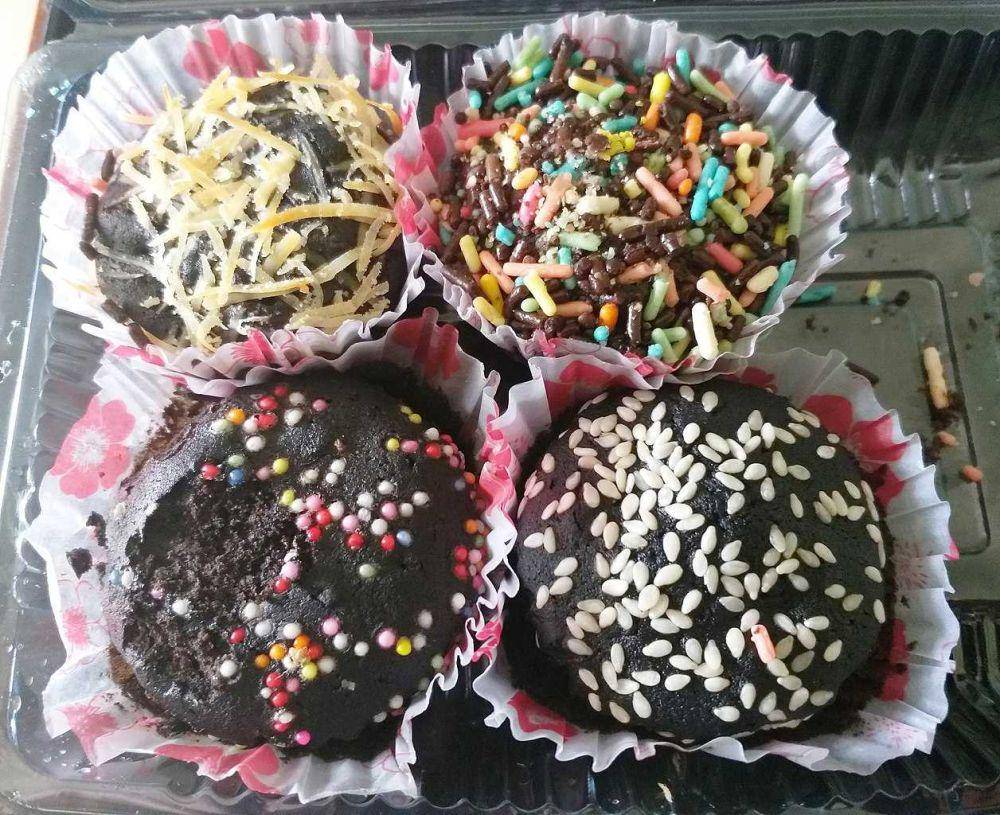 kue cokelat (commons.wikimedia.org/Sapardisahabu)