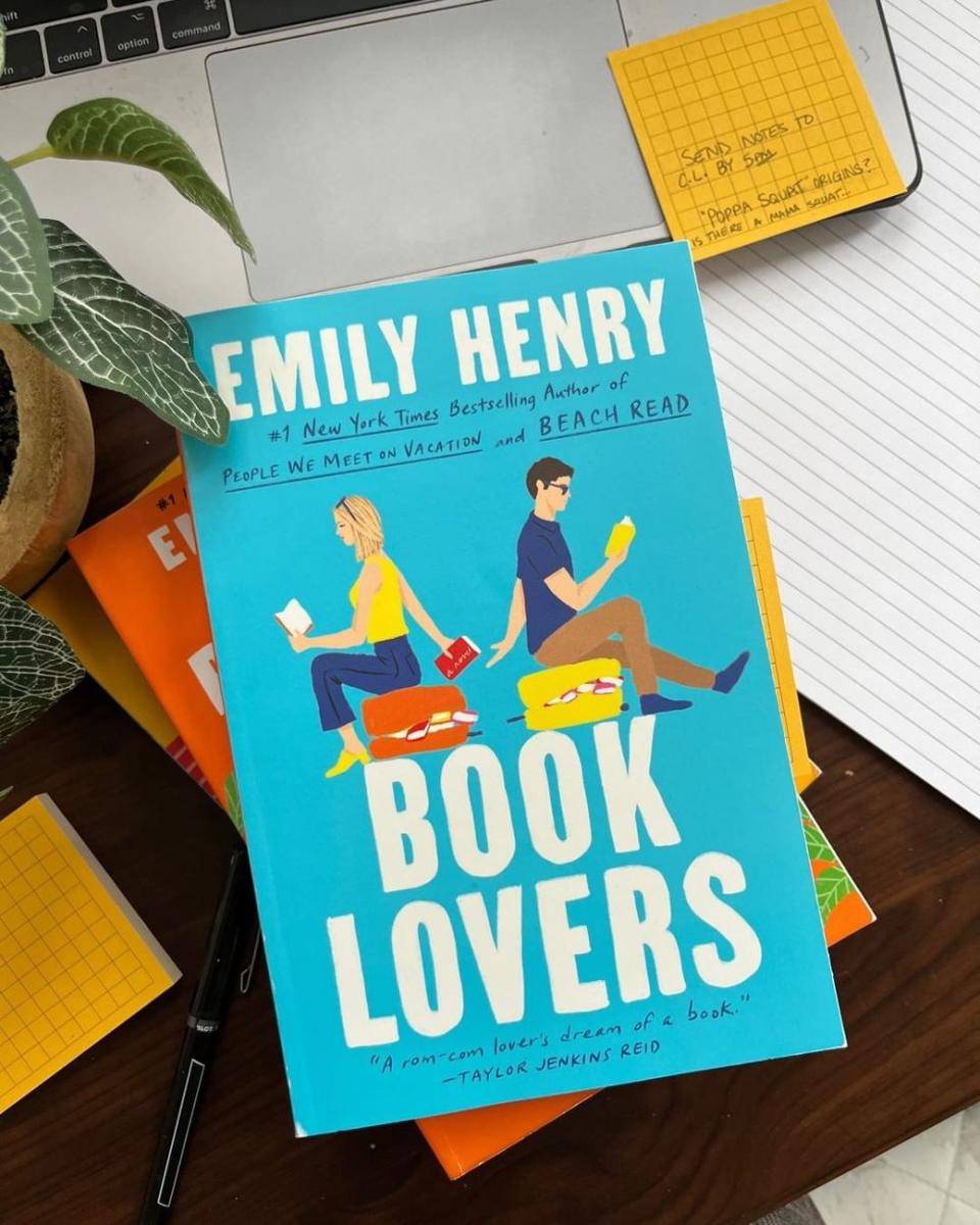 Book Lovers karya Emily Henry (instagram.com/berkleypub)