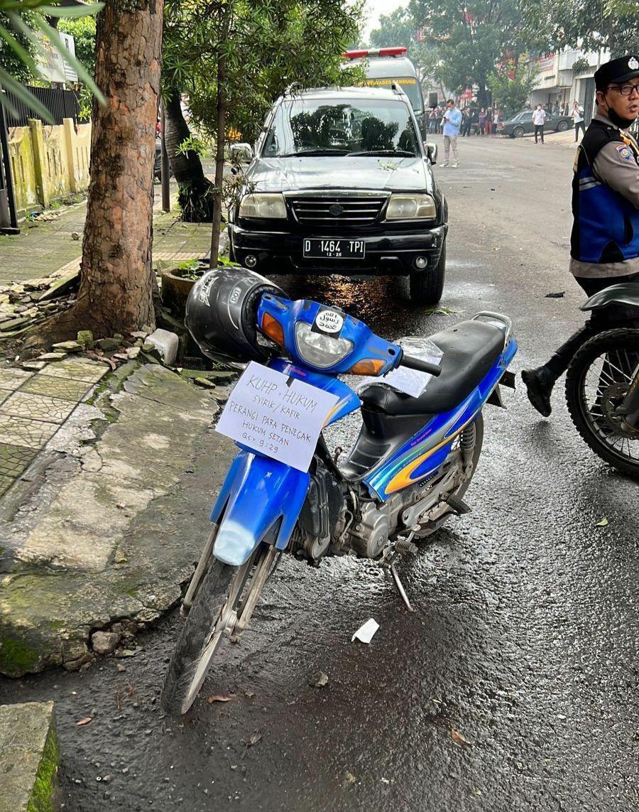 Pelaku Bom Bunuh Diri Pakai Motor Bertuliskan RKUHP Hukum Kafir