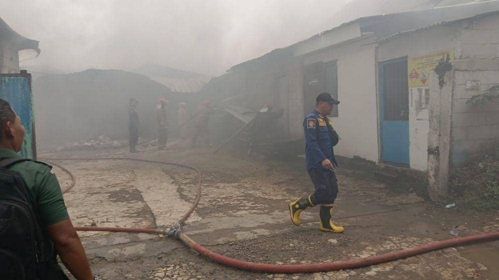 Pabrik Helm Ludes Terbakar, Diduga Karena Percikan Las