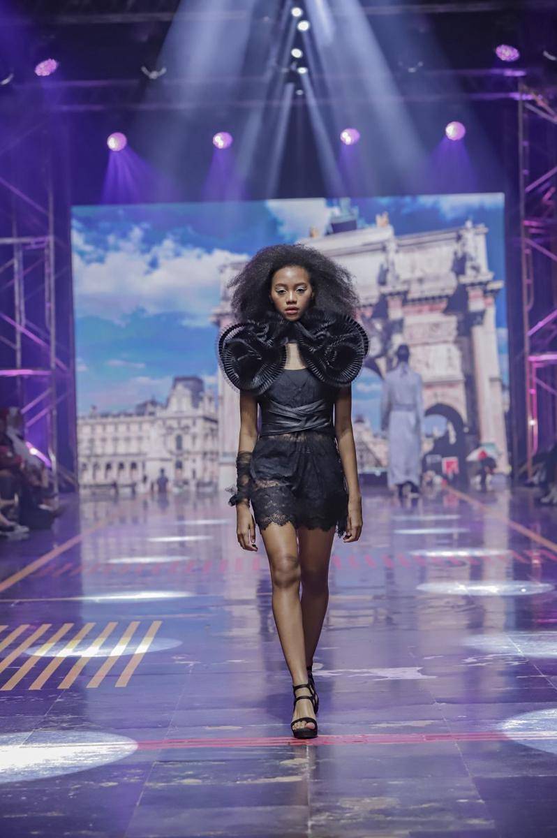 Gingersnap Bali tampilkan koleksi avant-garde outfit dengan sentuhan futuristik, di SPOTLIGHT Indonesia 2022. (Dok. Gingersnap Bali)